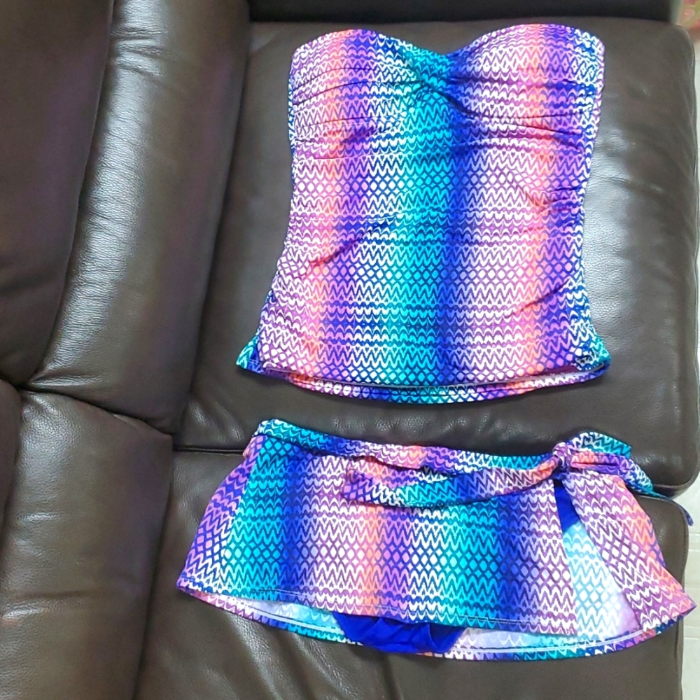Tommy Bahama Medium ombre scallop twist front swim top & swim skirt bottom